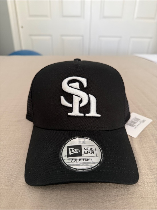 FUKUOKA SOFTBANK HAWKS New Era Black Mesh Trucker Cap